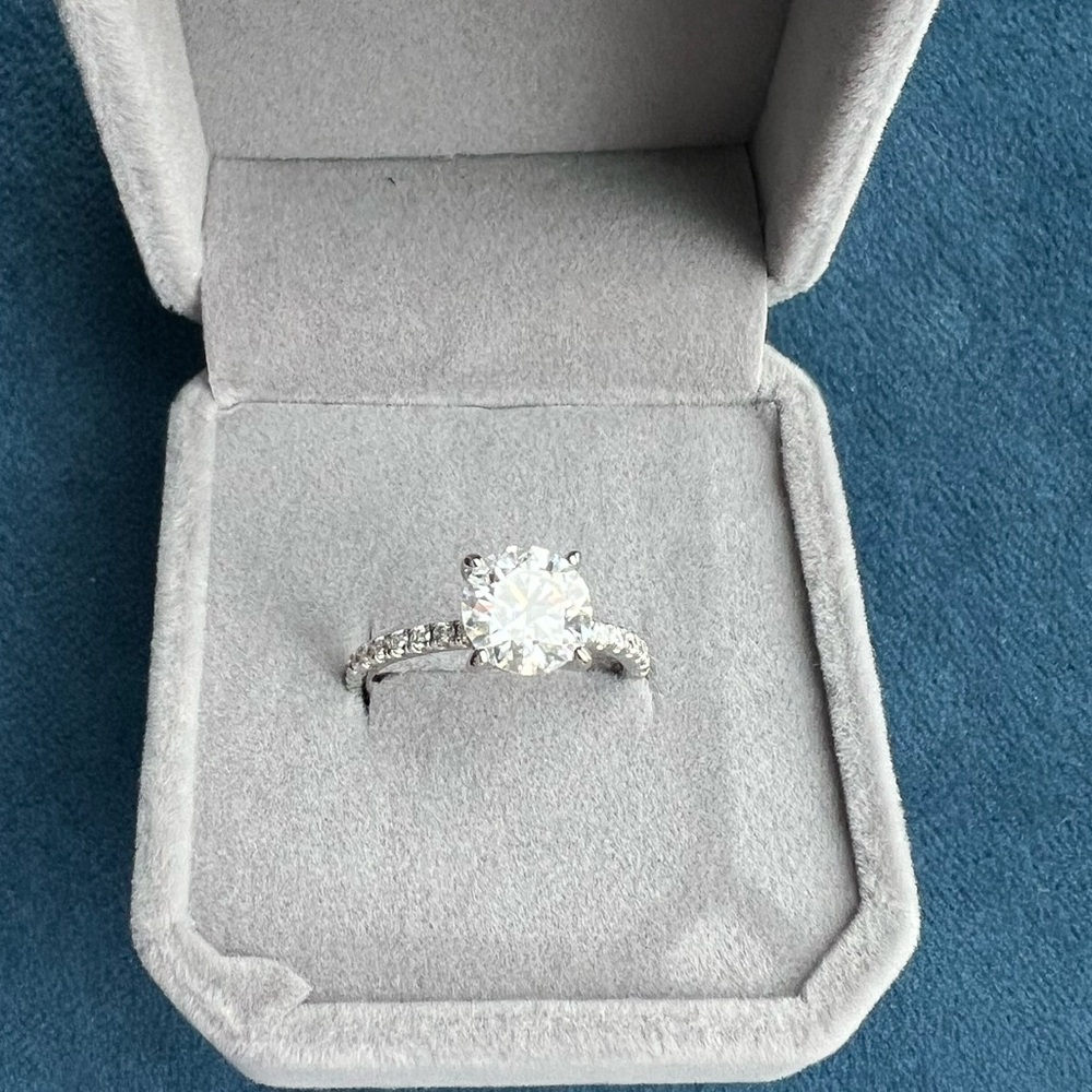 925 Sterling Sliver 2 Carat round Moissanite Engagement ring - Picture 4 of 10